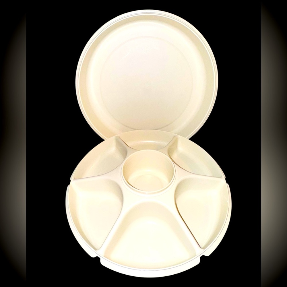 Vintage Tupperware Divided Veggie Serving Tray #1665-2 Lid & Dip Bowl Almond/Tan